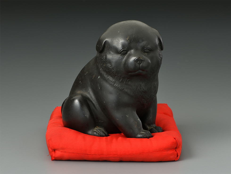 bronze work “Puppy” made by Tsunemitsu (unknown)